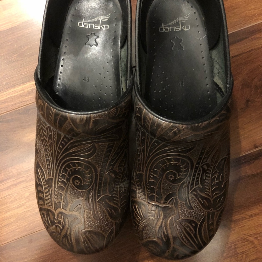 Brown Tooled Danksos